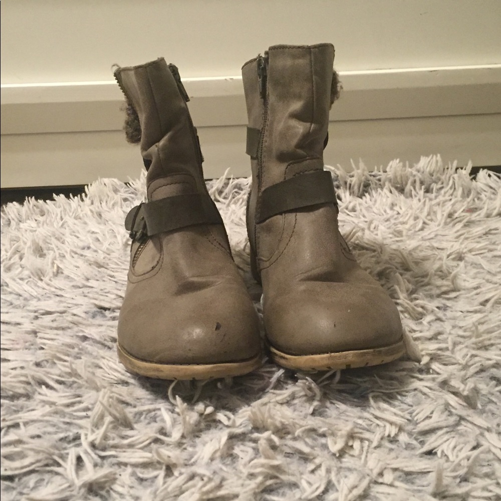 BOOTIES